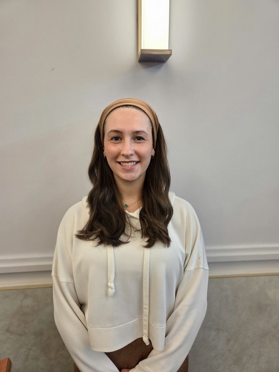 Dark brunette, mid-length waves