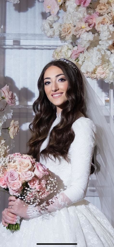 Kallah sheitel, long dark waves
